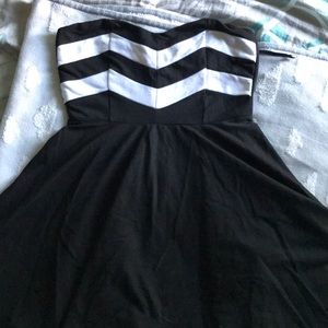 Hot Topic strapless black & white dress